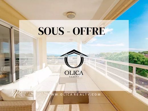 Apartment / Etagenwohnung in Antibes, Alpes-Maritimes