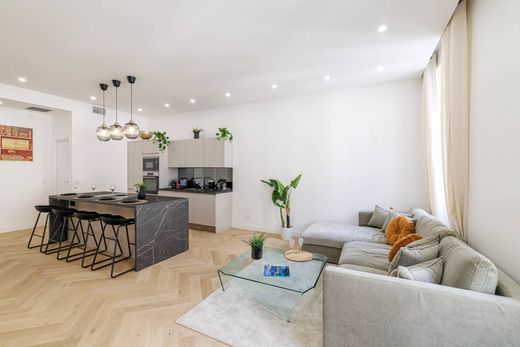 Apartment / Etagenwohnung in Nizza, Alpes-Maritimes