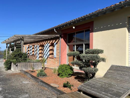 Rural or Farmhouse in Nailloux, Upper Garonne