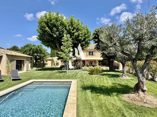 Maussane-les-Alpilles, Bouches-du-Rhôneのカントリー風またはファームハウス