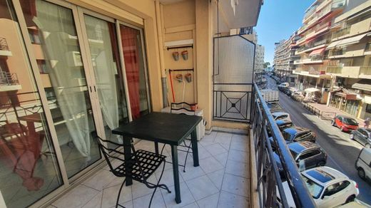 Apartment / Etagenwohnung in Cannes, Alpes-Maritimes