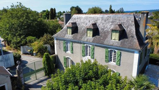 Luxe woning in Lamarque-Pontacq, Hautes-Pyrénées