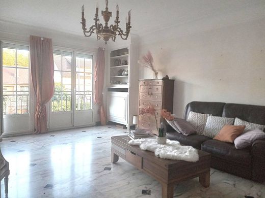 Casa di lusso a Chevilly-Larue, Val-de-Marne