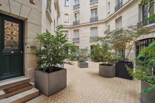 Apartment in La Muette, Auteuil, Porte Dauphine, Paris