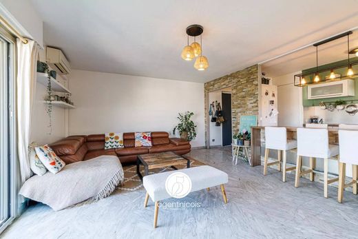Apartment / Etagenwohnung in Nizza, Alpes-Maritimes