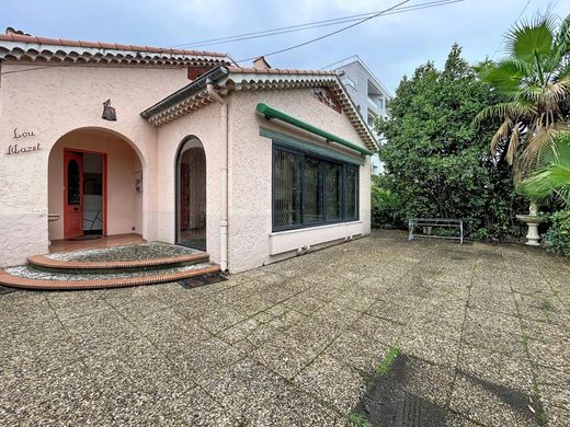 Luxe woning in Cagnes-sur-Mer, Alpes-Maritimes