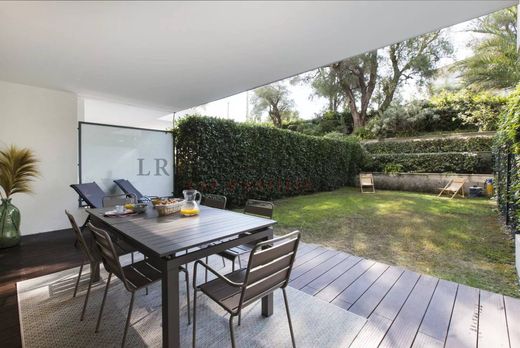 Apartment / Etagenwohnung in Antibes, Alpes-Maritimes