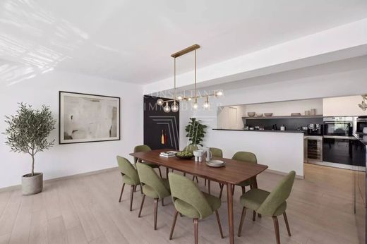 Apartment in Tour Eiffel, Invalides – Ecole Militaire, Saint-Thomas d’Aquin, Paris