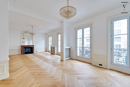 Apartment / Etagenwohnung in Canal Saint Martin, Château d’Eau, Porte Saint-Denis, Paris