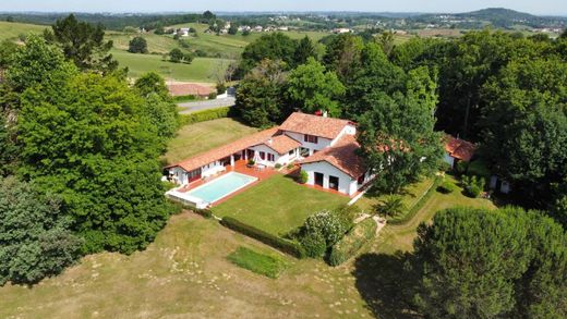 منزل ﻓﻲ Ustaritz, Pyrénées-Atlantiques