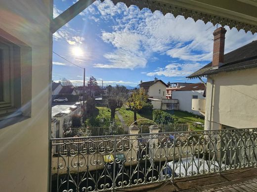 Casa di lusso a Tarbes, Alti Pirenei
