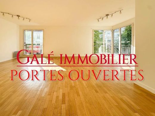 Apartament w Bourg-la-Reine, Hauts-de-Seine