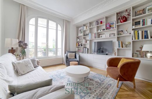 Apartment in Neuilly-sur-Seine, Hauts-de-Seine