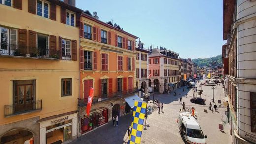 Apartment / Etagenwohnung in Chambéry, Savoy