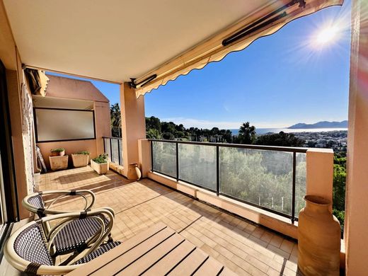Apartment / Etagenwohnung in Le Cannet, Alpes-Maritimes
