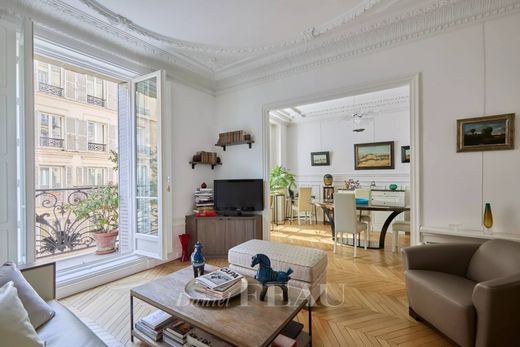 Apartment / Etagenwohnung in Tour Eiffel, Invalides – Ecole Militaire, Saint-Thomas d’Aquin, Paris