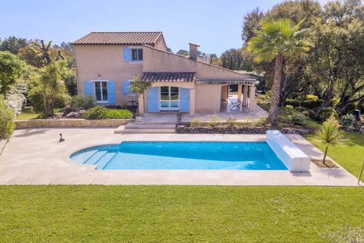 Valbonne, Alpes-Maritimesのヴィラ