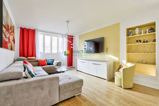 Apartment / Etagenwohnung in Colombes, Hauts-de-Seine