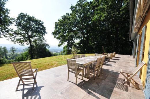 Luxury home in Pont-l'Évêque, Calvados