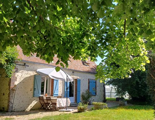 Neuilly-sur-Eure, Orneのホテル