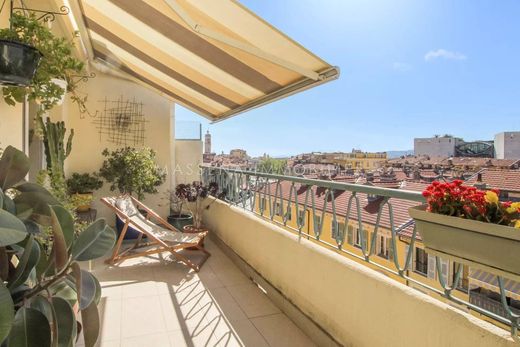 Apartment / Etagenwohnung in Nizza, Alpes-Maritimes