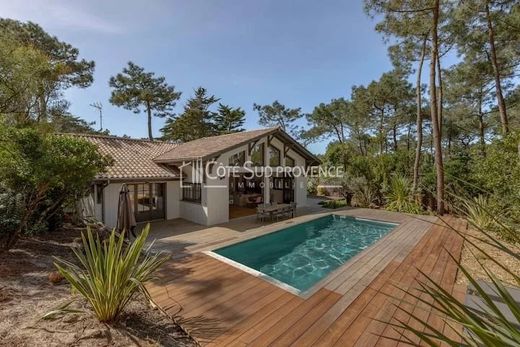 Villa in Lège-Cap-Ferret, Gironde
