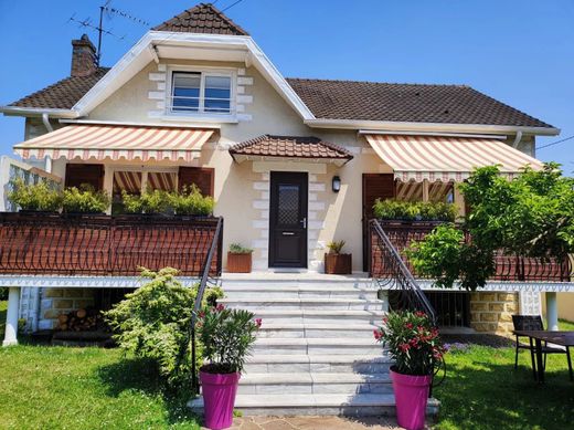 Πολυτελή κατοικία σε Les Clayes-sous-Bois, Yvelines