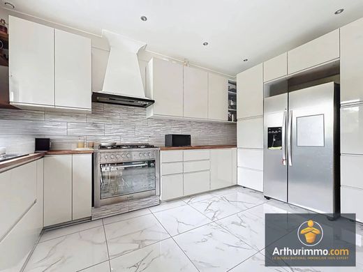 Luxury home in Villecresnes, Val-de-Marne