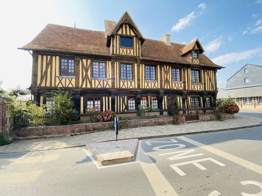 Palais à Beuvron-en-Auge, Calvados