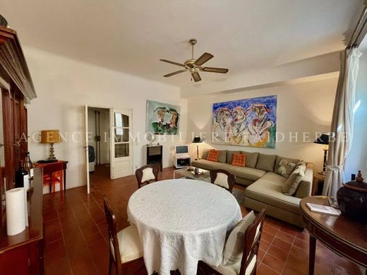 Apartment / Etagenwohnung in Saint-Tropez, Var