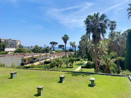 Apartment / Etagenwohnung in Cannes, Alpes-Maritimes