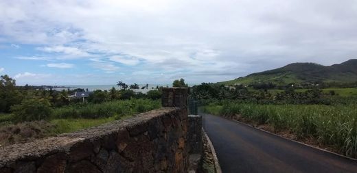 Land in Quatre Soeurs, Flacq District