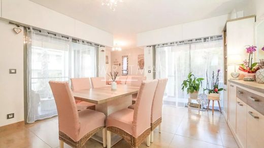 Apartment / Etagenwohnung in Menton, Alpes-Maritimes