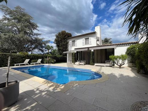 Villa en Villeneuve-Loubet, Alpes Marítimos