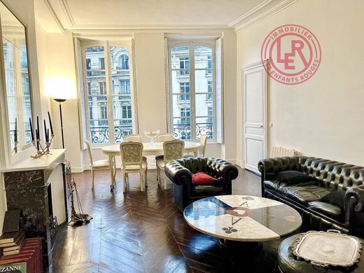 Apartment in Saint-Germain, Odéon, Monnaie, Paris
