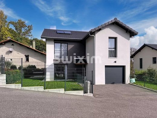 Luxury home in Crozet, Ain