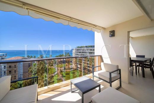 Apartment / Etagenwohnung in Cannes, Alpes-Maritimes