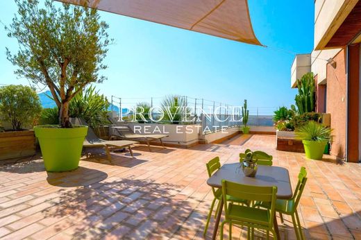 Apartment / Etagenwohnung in Marseille, Bouches-du-Rhône