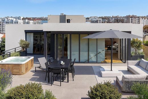 Penthouse in Issy-les-Moulineaux, Hauts-de-Seine