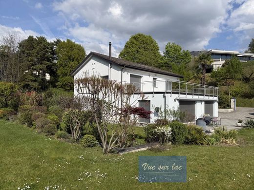 Casa di lusso a Chailly, Riviera-Pays-d'Enhaut District