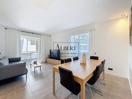 Apartment / Etagenwohnung in Cannes, Alpes-Maritimes