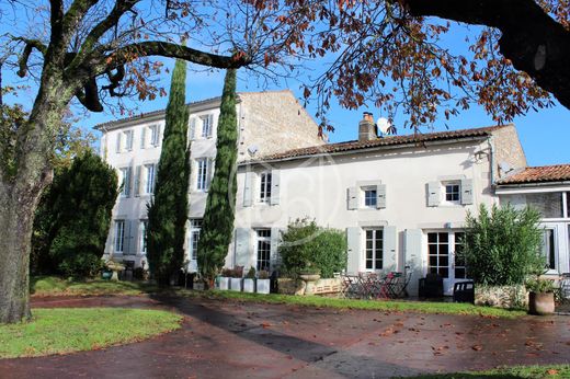 Saujon, Charente-Maritimeの高級住宅