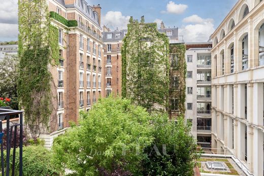 Apartment / Etagenwohnung in Tour Eiffel, Invalides – Ecole Militaire, Saint-Thomas d’Aquin, Paris