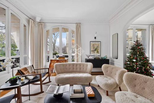 Apartment in Tour Eiffel, Invalides – Ecole Militaire, Saint-Thomas d’Aquin, Paris