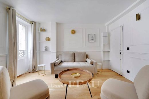 Apartment in Tour Eiffel, Invalides – Ecole Militaire, Saint-Thomas d’Aquin, Paris