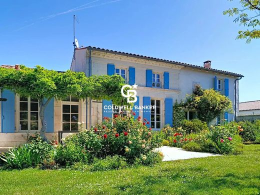 Luxury home in Fontcouverte, Charente-Maritime