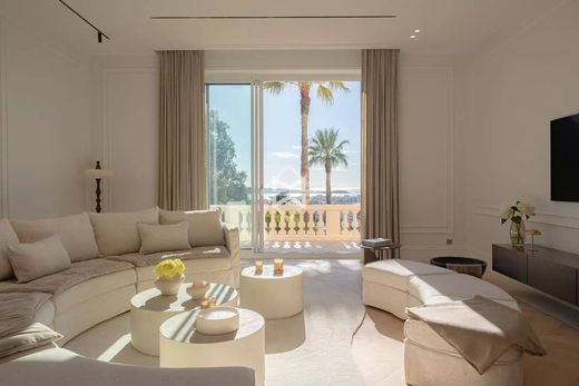 Apartment / Etagenwohnung in Cannes, Alpes-Maritimes