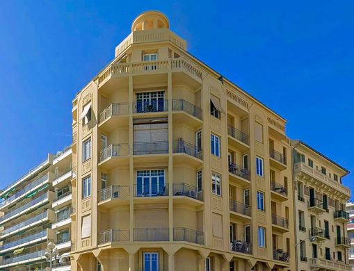 Apartment / Etagenwohnung in Nizza, Alpes-Maritimes