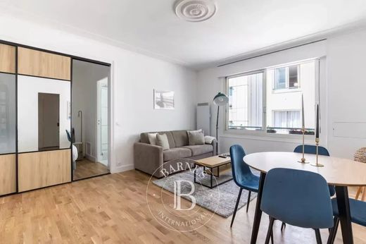 Apartment / Etagenwohnung in Champs-Elysées, Madeleine, Triangle d’or, Paris