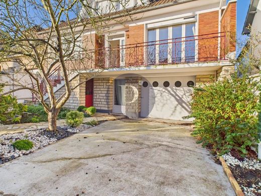 Luxury home in Igny, Essonne
